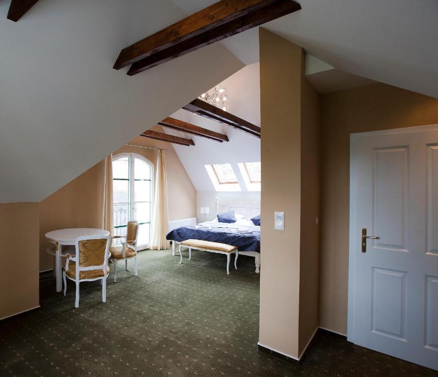 Old House Bed & Breakfast Hradec nad Moravici Phòng bức ảnh